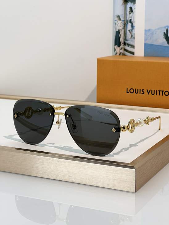Picture of Louis Vuitton Sunglasses _SKUfw80916558fw